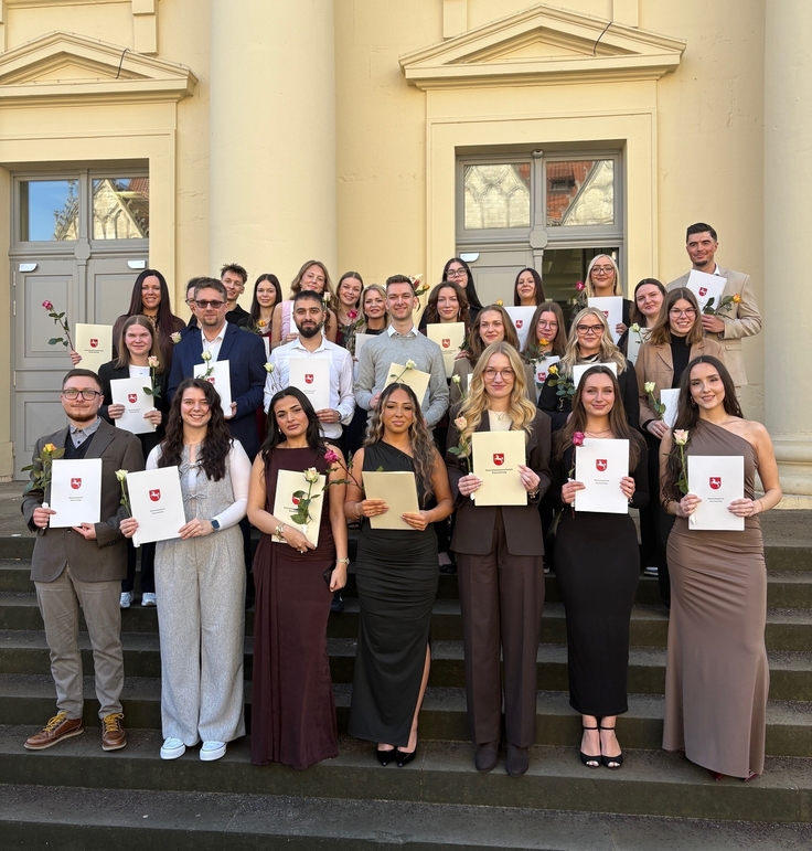 Berufsstart für 28 neue Justizfachwirtinnen und Justizfachwirte